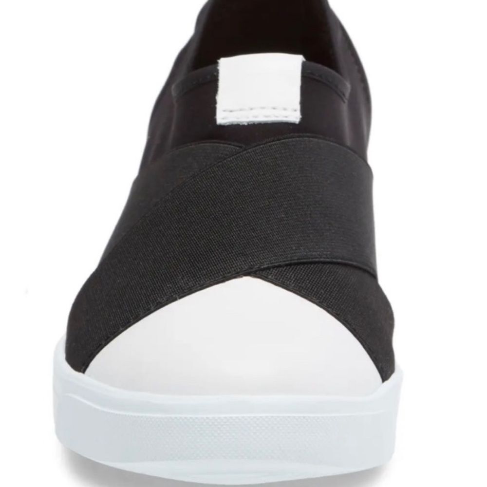 Munro Women's Munro Anjela Slip-On Sneaker Size 6 M Black White comfort Golf - Picture 2 of 5